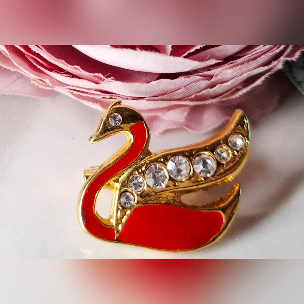 Vintage 80s ✨️🦢❤️Cute Little Red Jewelled Swan Brooch/Pin